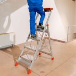 SGABELLO 4 GRADINI FARAONE IN ALLUMINIO CON PARAPETTO SGP04